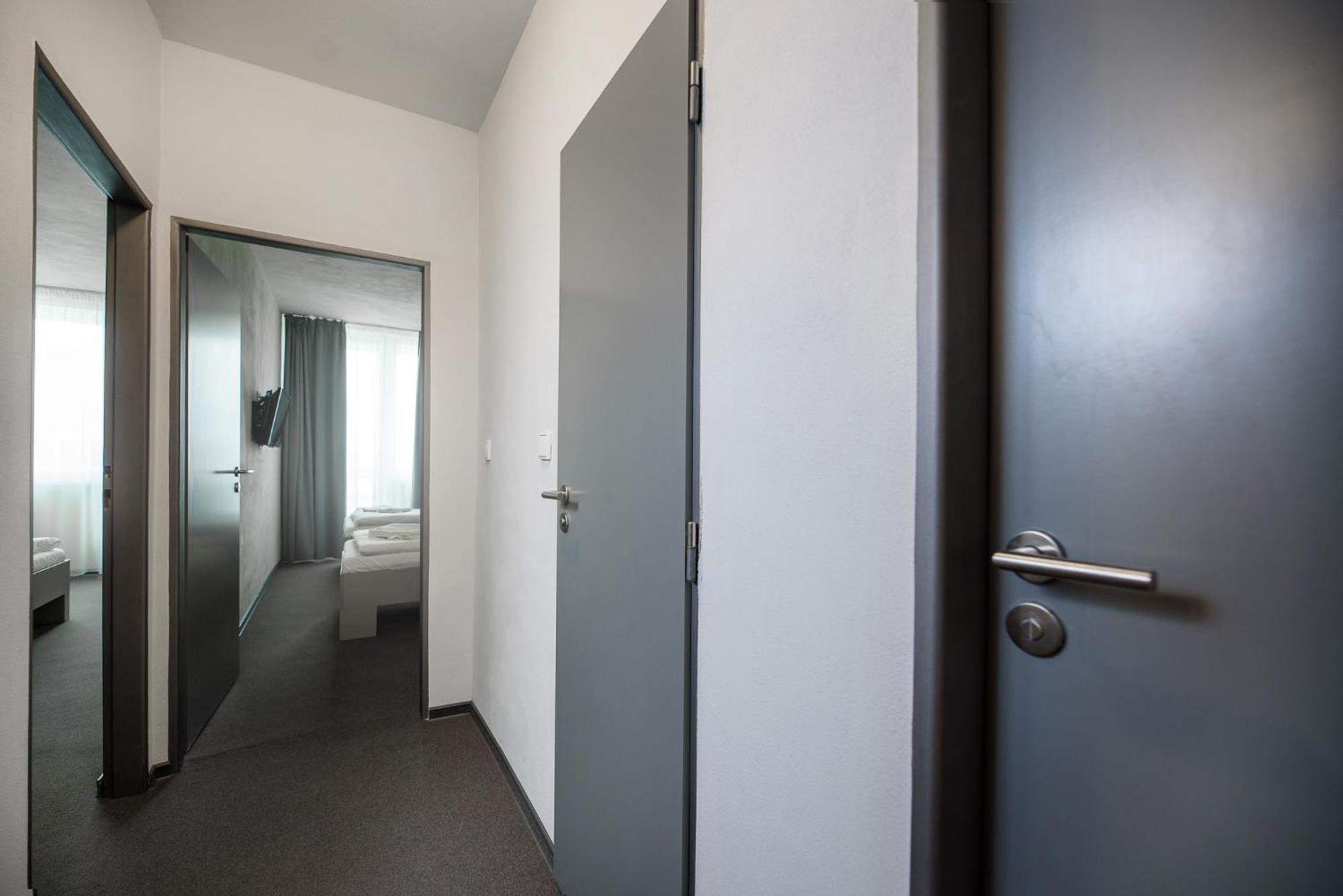 Hotel Atom Тршебич Екстер'єр фото